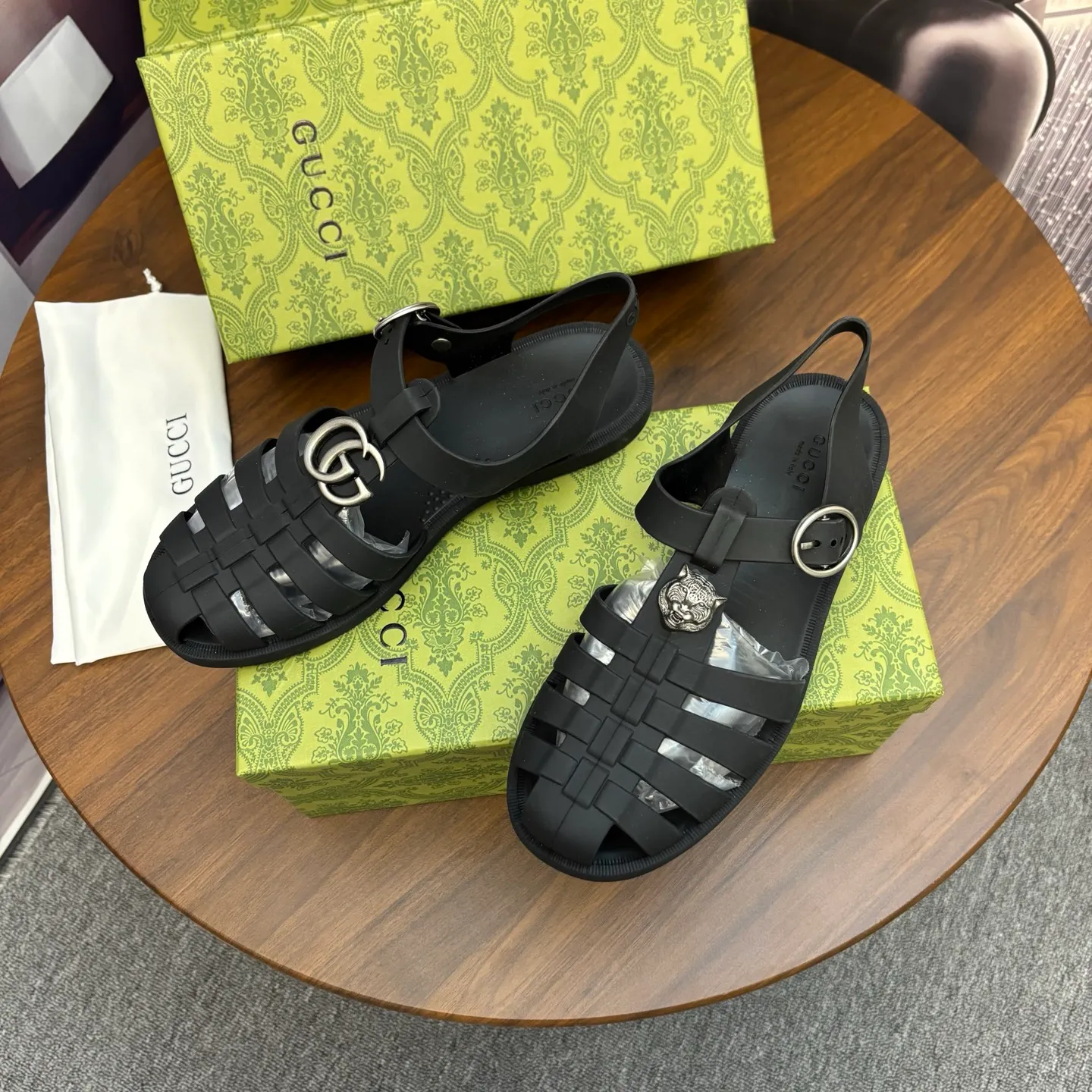 Men's shoes 260💰 [Gucci] Counter quality, top-quality original goods, real photos! Original TPU material, fine workmanship, comfortable; genuine 1:1 replica Size: 36 ~ 46